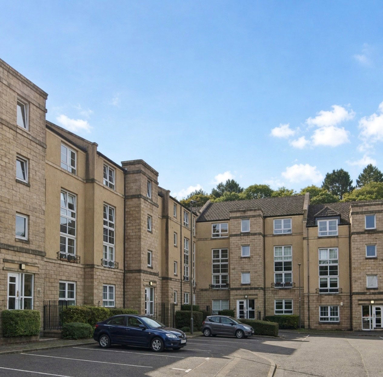 Flat Inglis Green Gait in City of Edinburgh