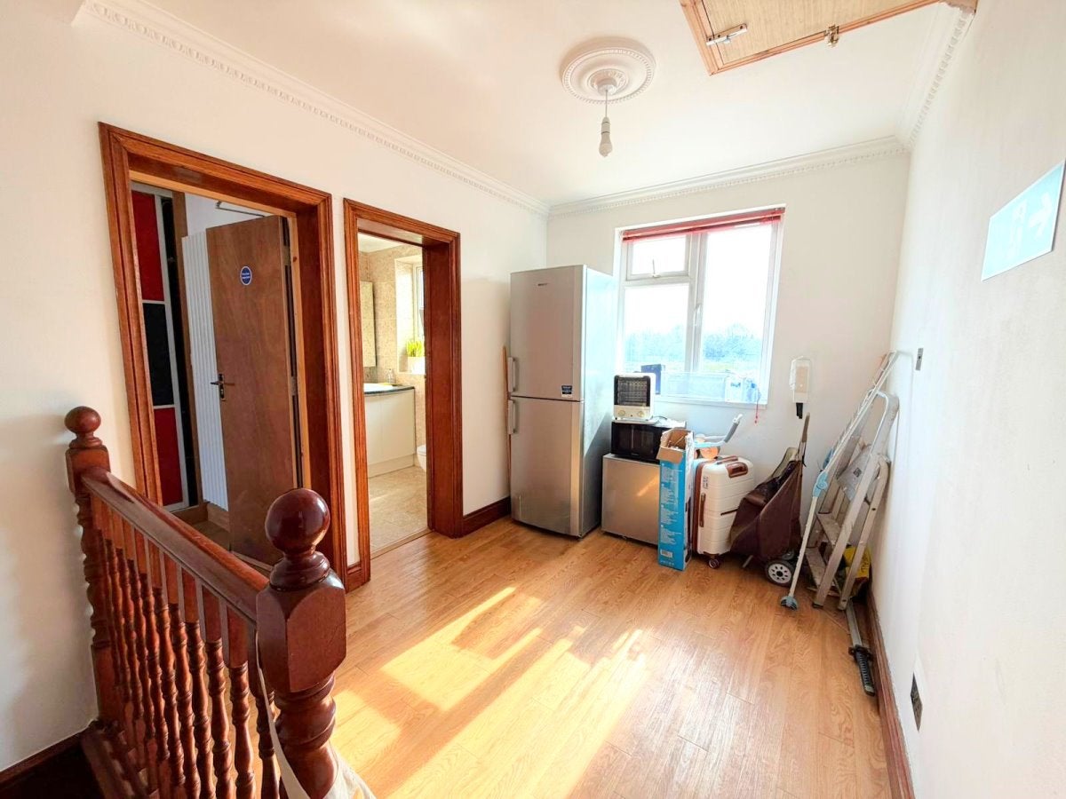 Room Elm Drive in Greater London