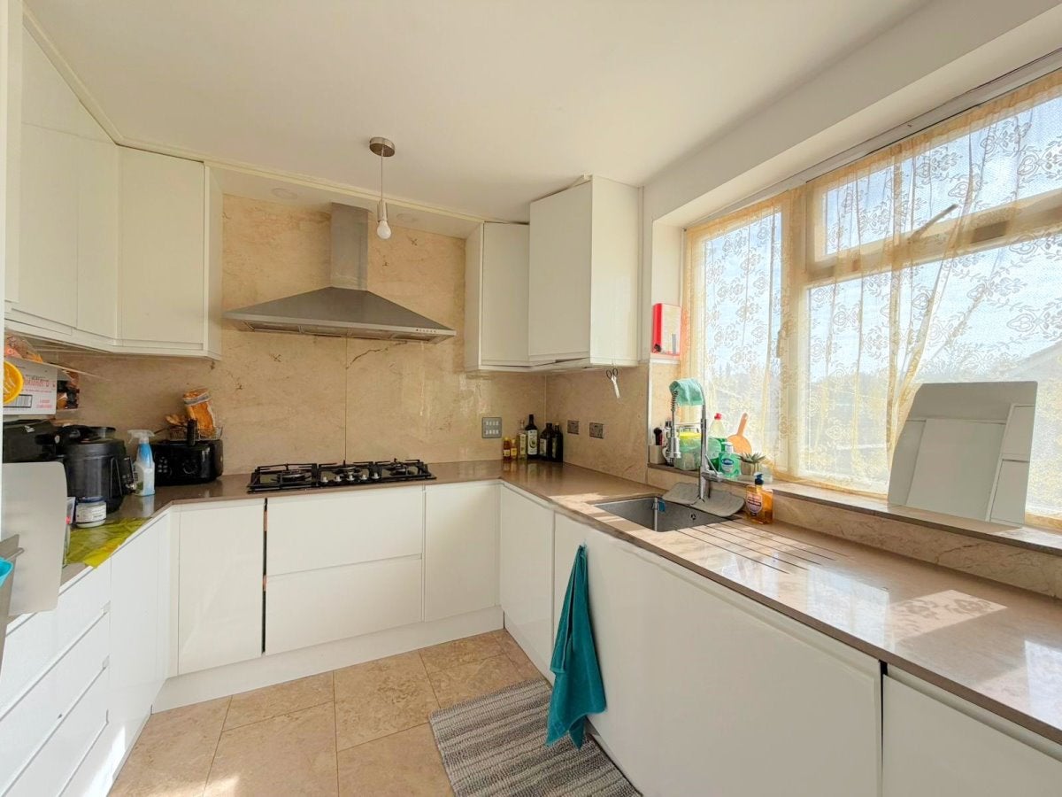 Room Elm Drive in Greater London