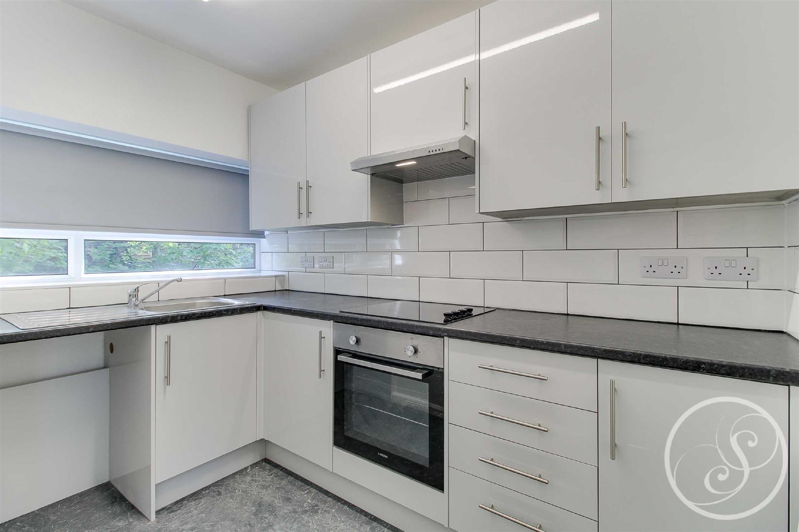 Flat Woodliffe Drive in Leeds
