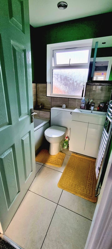 Room Stryd Silurian in Llanharry