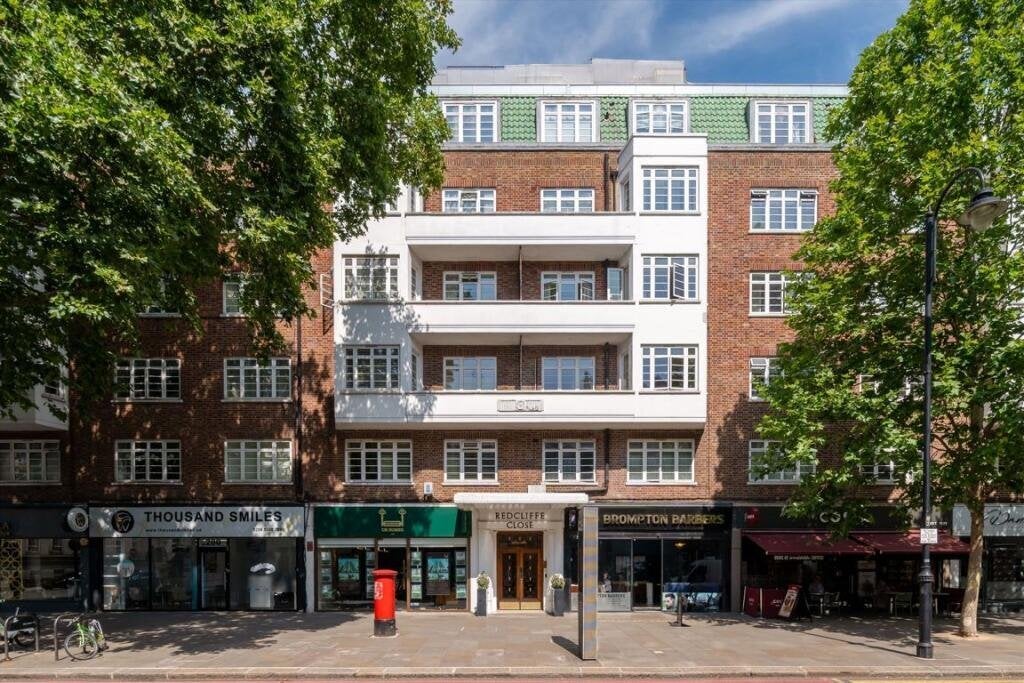 Flat Old Brompton Road in Greater London