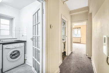 Flat Adelaide Road in Greater London