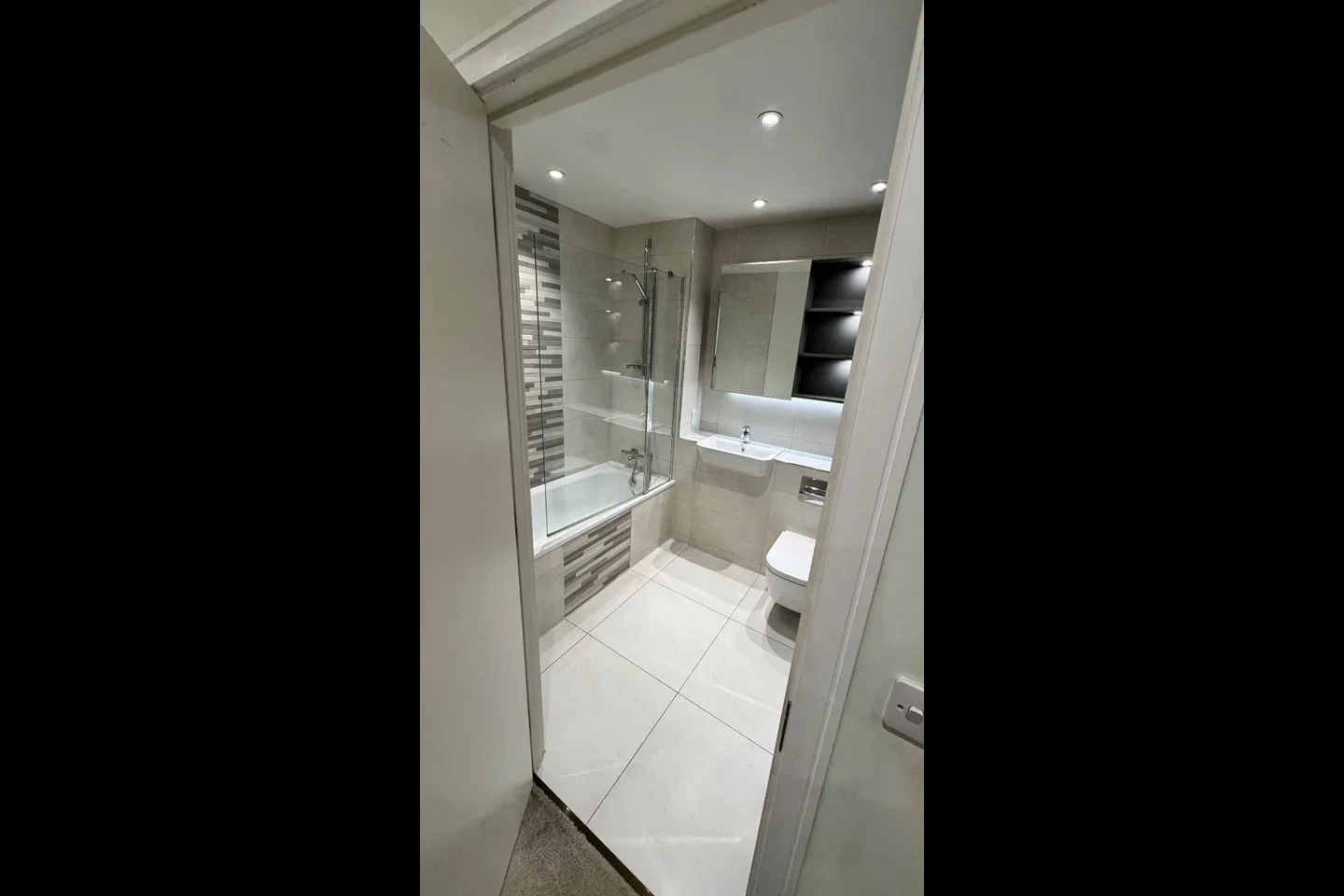 Flat Greenleaf Walk in Greater London
