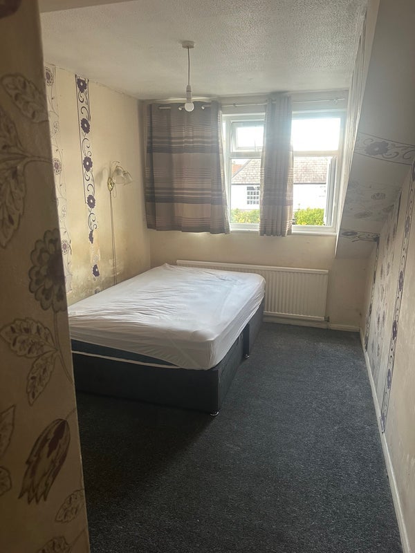Room North Town Road in Maidenhead