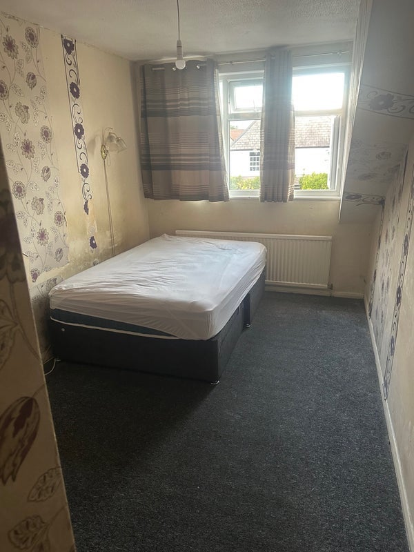 Room North Town Road in Maidenhead