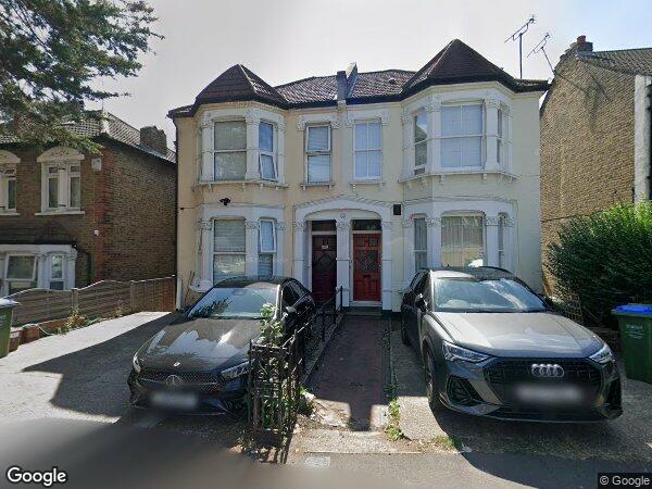 Flat Pembroke Road in Greater London