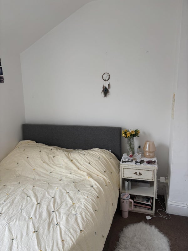 Room Park Road in Greater London