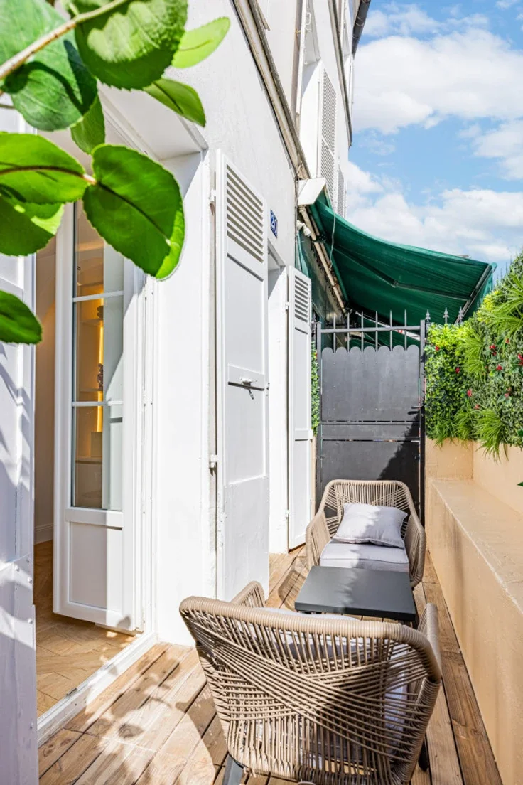Flat Rue Norvins in Paris