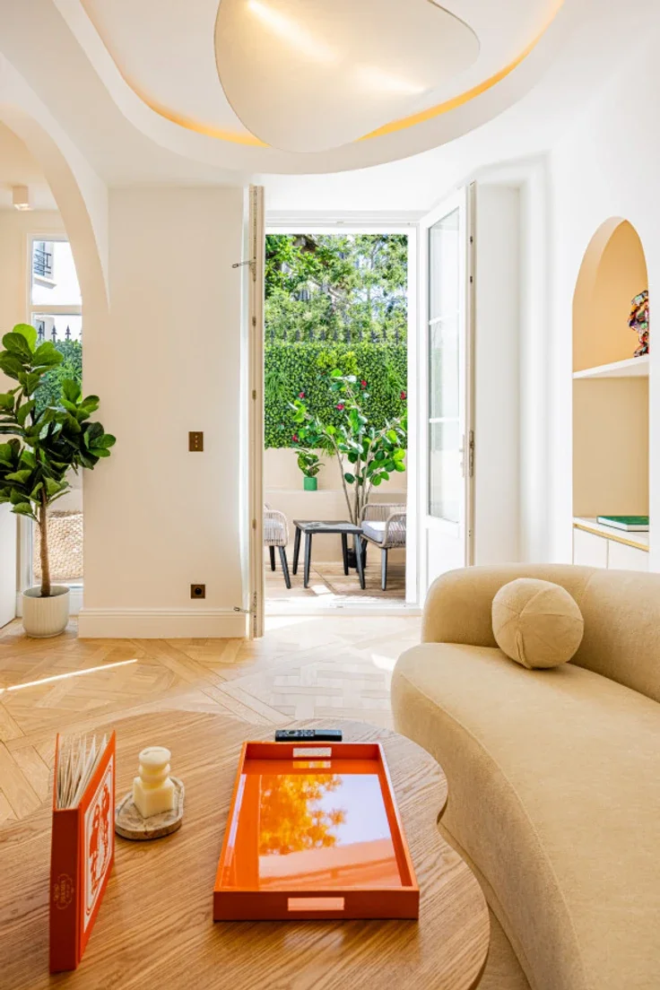 Flat Rue Norvins in Paris