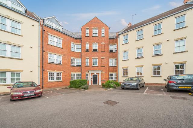 Flat Warwick Road in Cherwell District