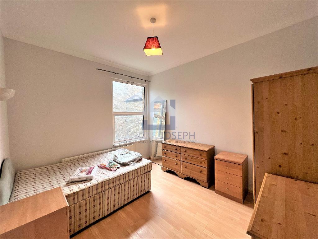 Flat Tooting Bec Road in Greater London