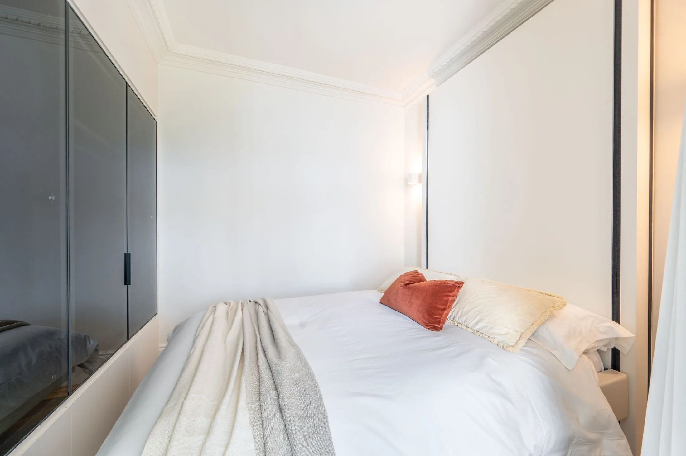 Flat St Quintin Avenue in Greater London
