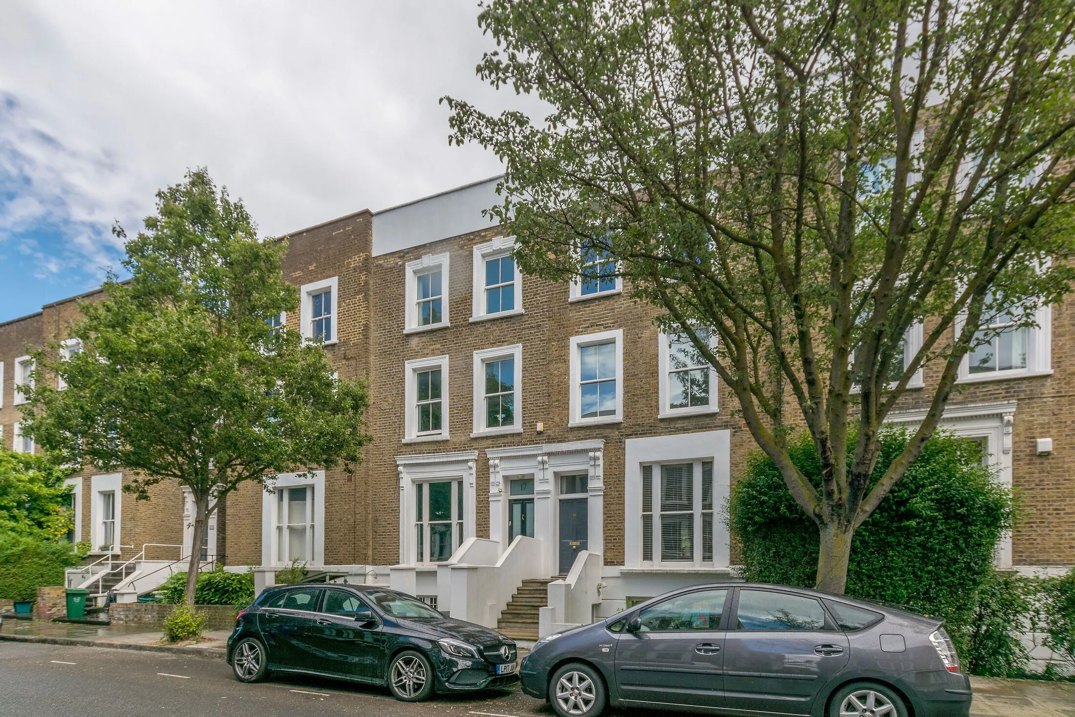 Flat Oakley Road in Greater London