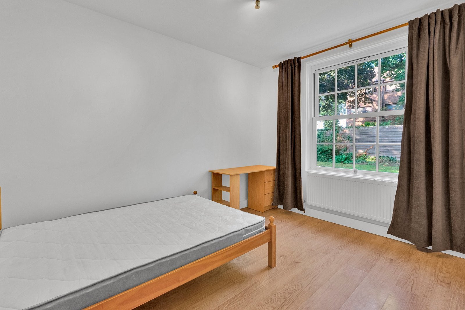 Flat Adelaide Road in Greater London