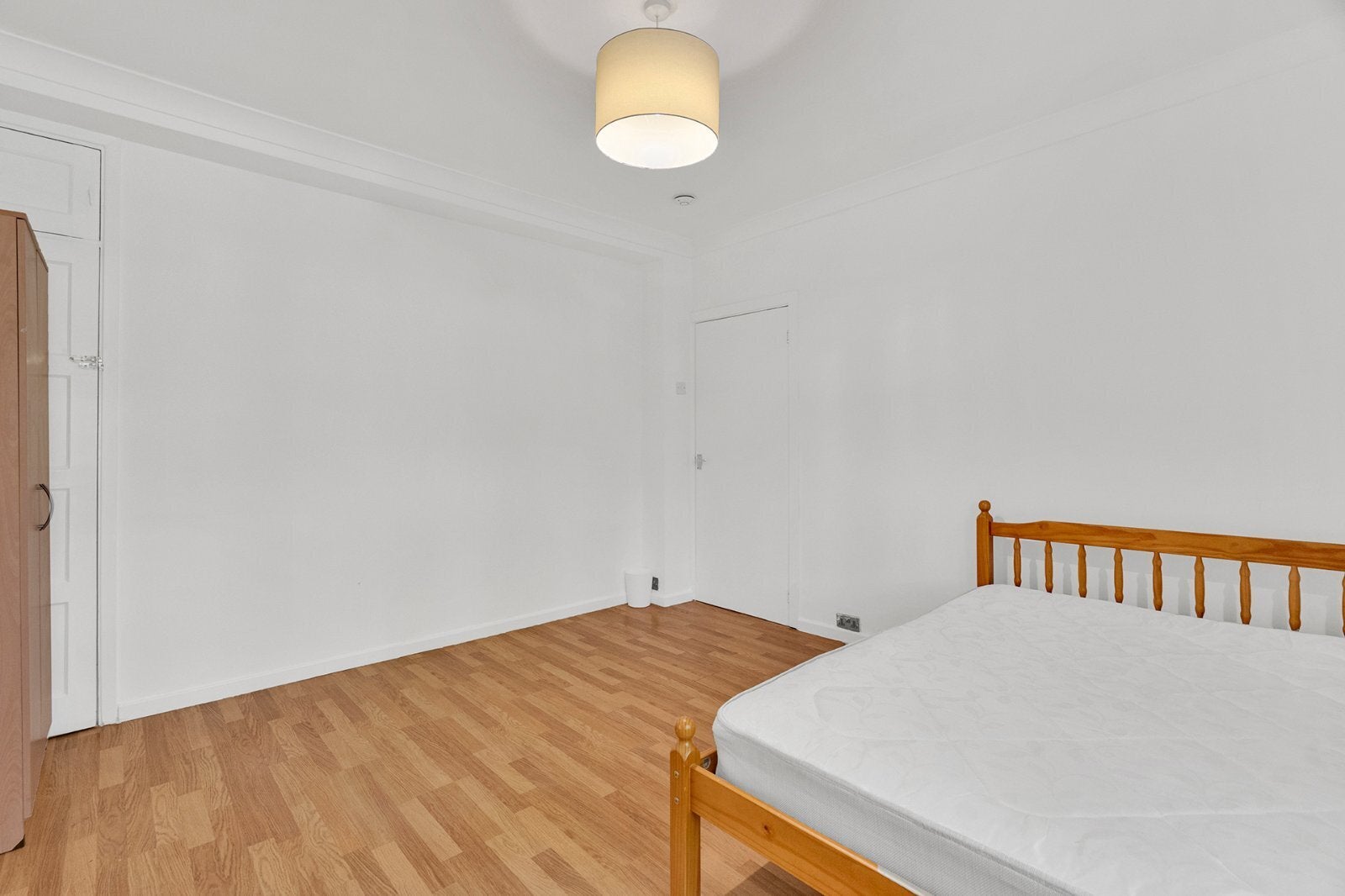 Flat Adelaide Road in Greater London