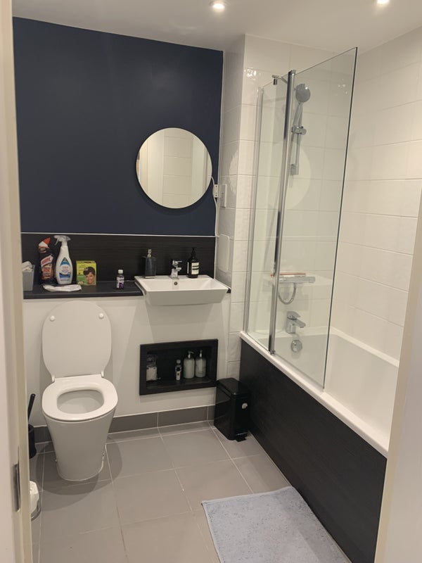 Room Ironworks Way in Greater London