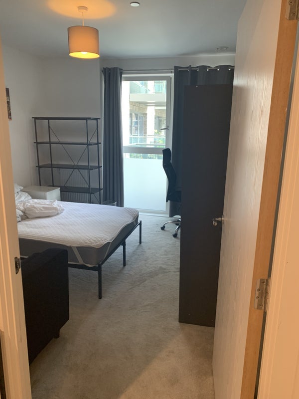 Room Ironworks Way in Greater London