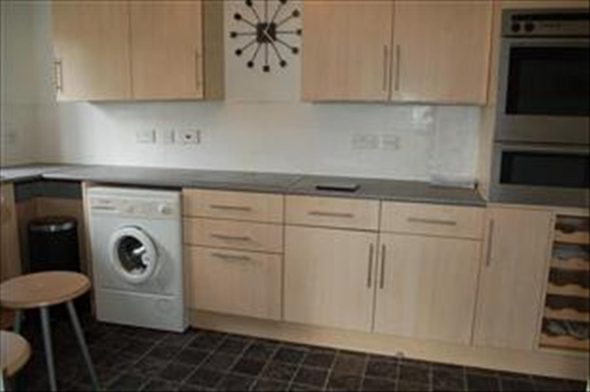 Flat Dean Court in Bolton