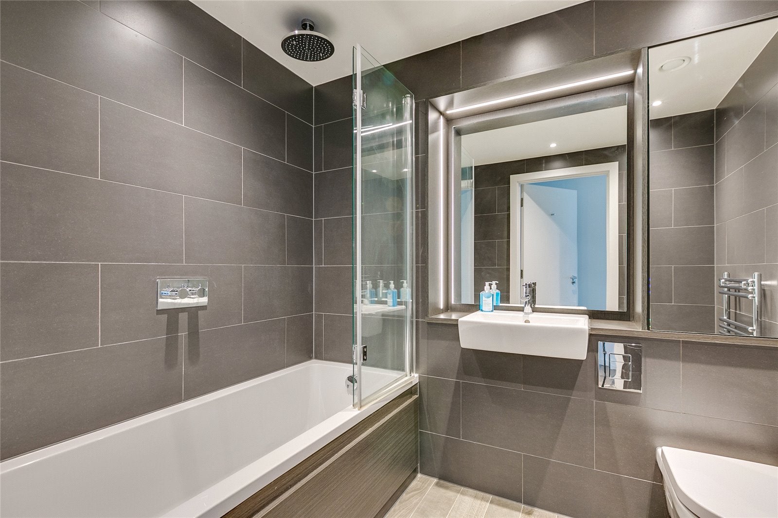 Flat Salusbury Road in Greater London