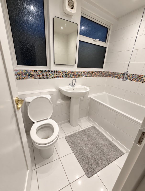 Room Wix's Lane in Greater London