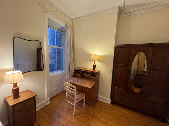 Room Millar Crescent in City of Edinburgh