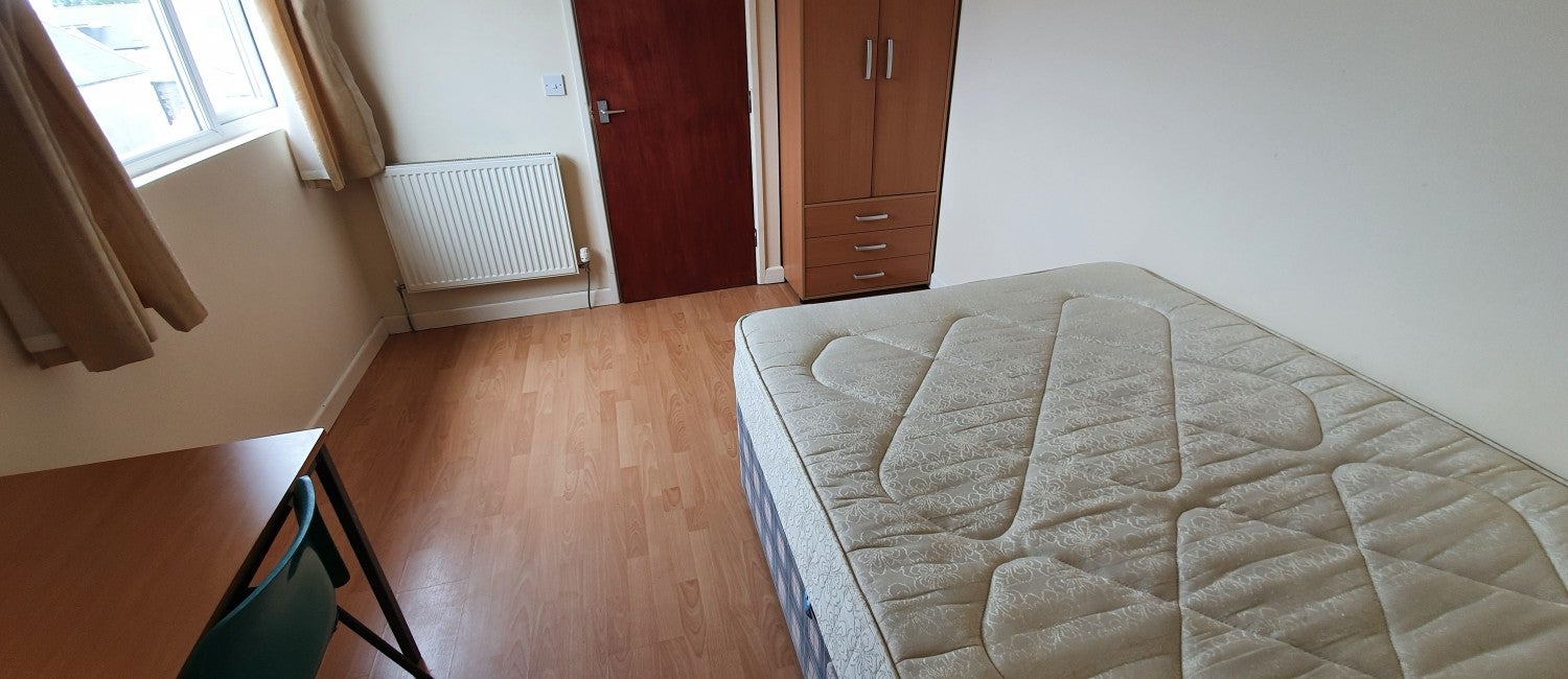 Flat Mundy Place in Cardiff
