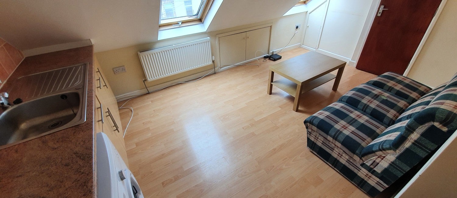 Flat Mundy Place in Cardiff