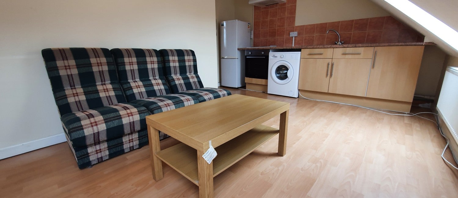 Flat Mundy Place in Cardiff