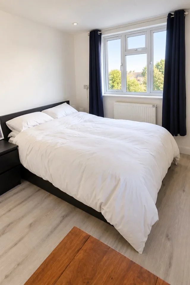 Flat Latimer Road in Greater London