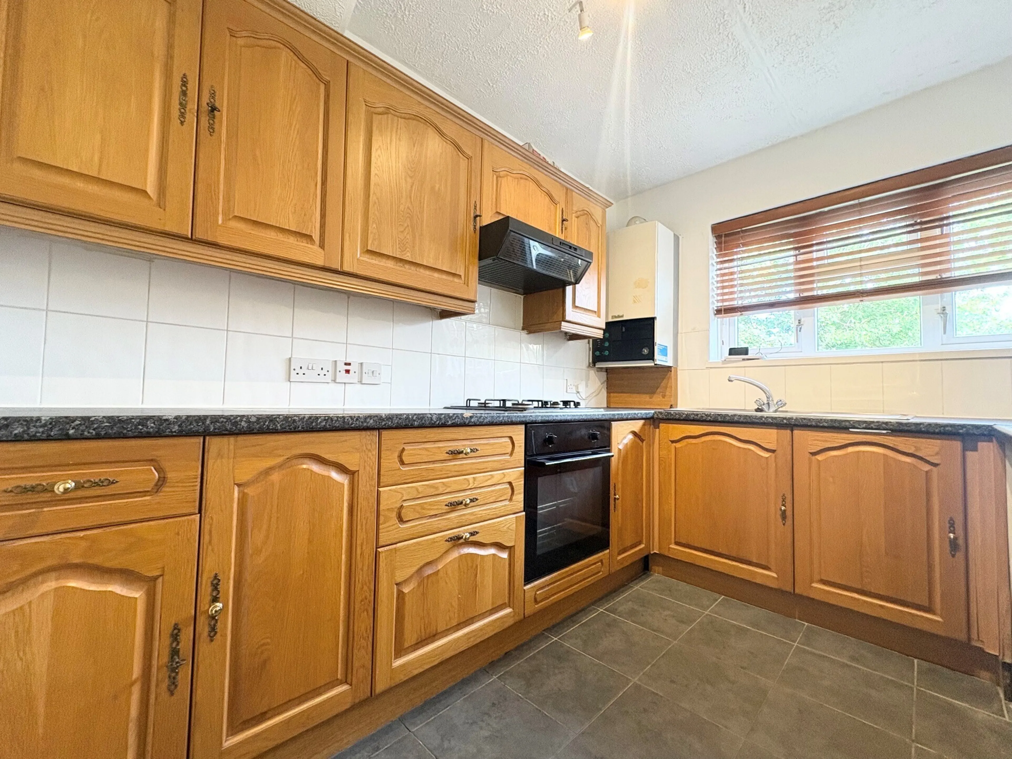 Flat Maynard Close in Bristol