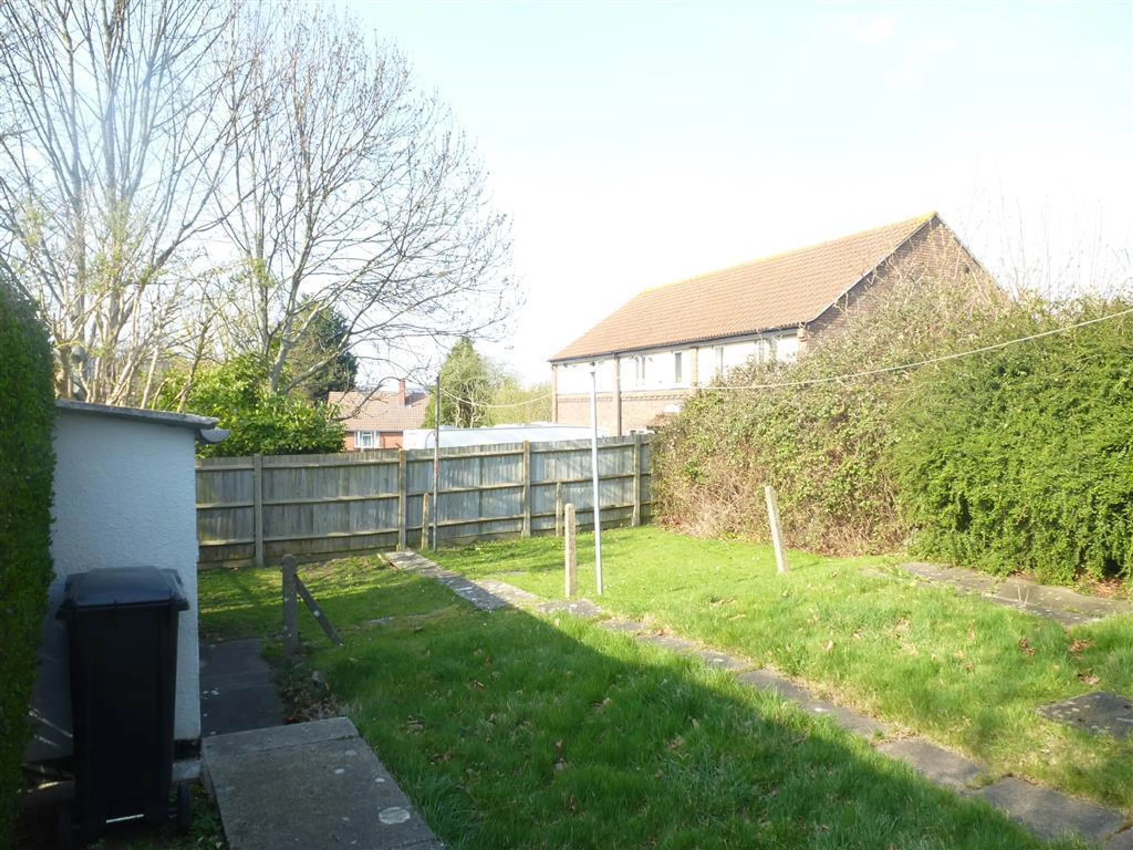 Flat Maynard Close in Bristol