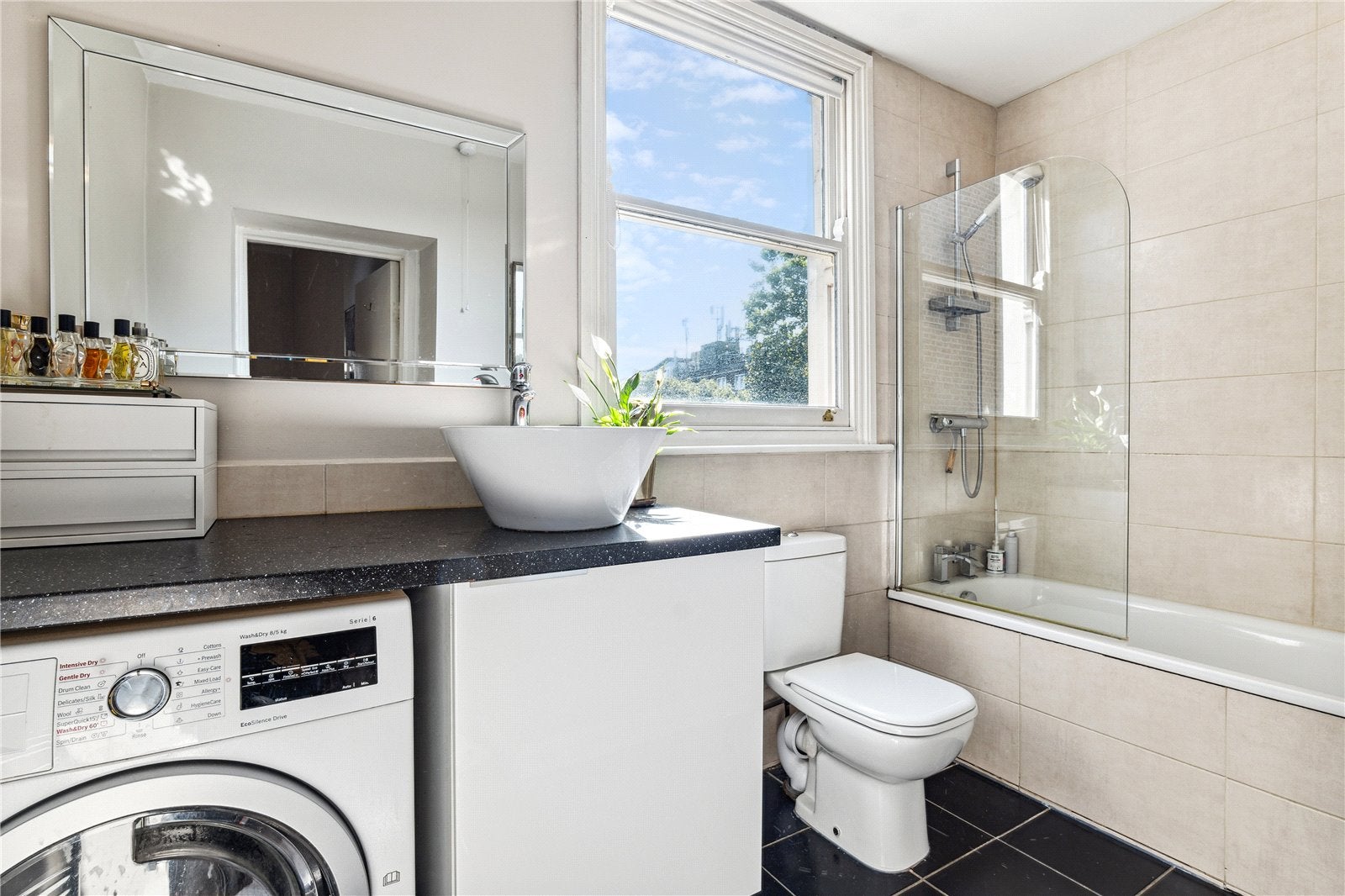 House Ladbroke Grove in Greater London