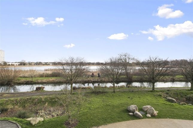 Flat Devan Grove in Greater London