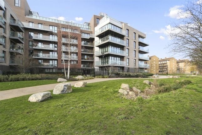 Flat Devan Grove in Greater London