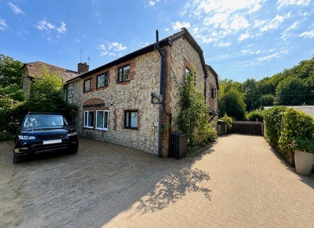 Flat River Lawn Road in Tonbridge and Malling