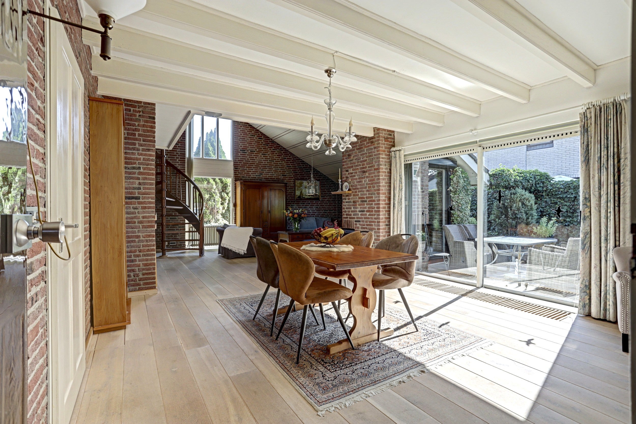 Vrijstaande woning te koop: Henegouwen 107, Zwijndrecht
