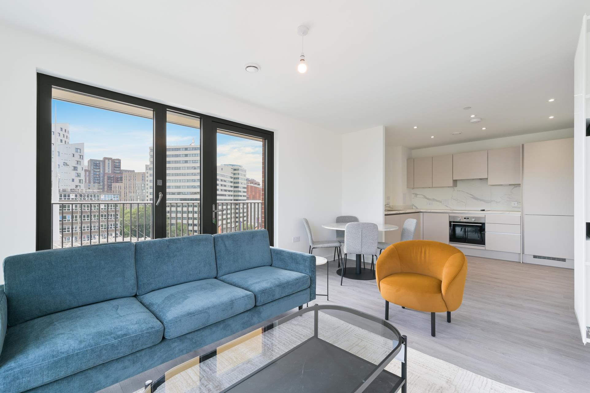 Flat Bollo Bridge Road in Greater London