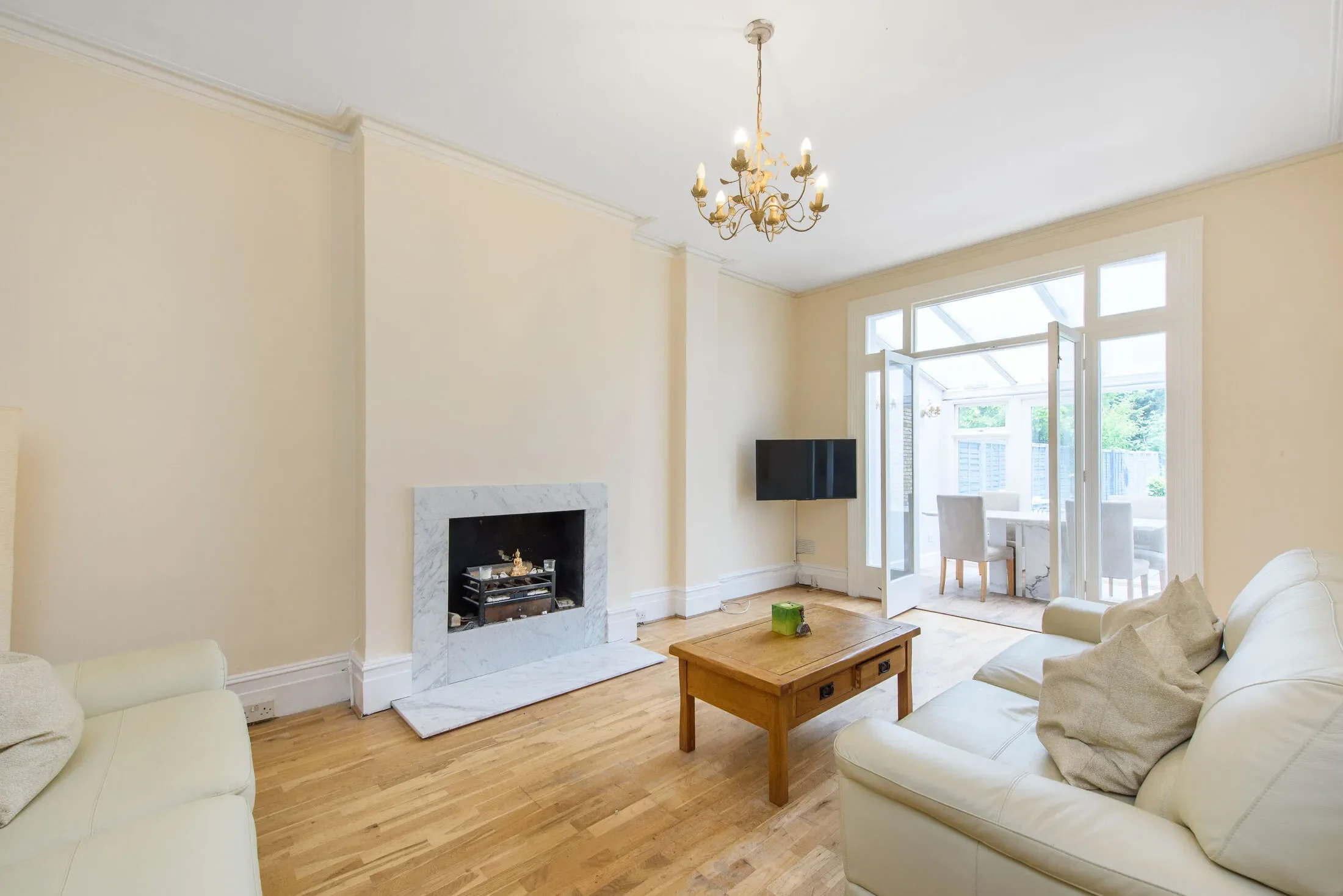 Flat Dyne Road in Greater London