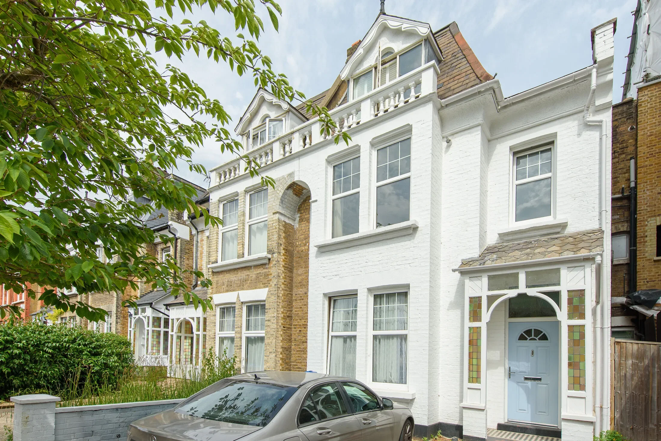 Flat Dyne Road in Greater London