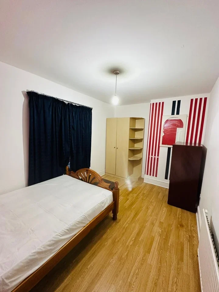 Room Gantshill Crescent in Greater London