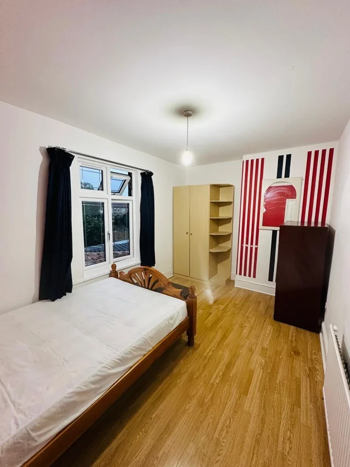 Room Gantshill Crescent in Greater London