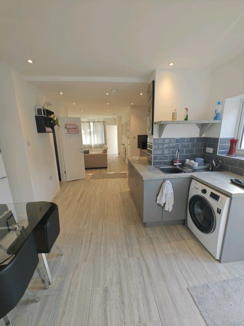 Flat Laburnum Road in Southampton