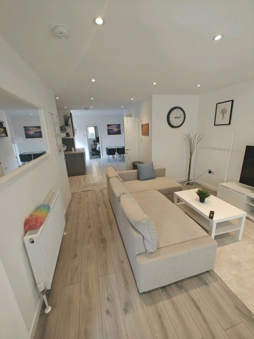 Flat Laburnum Road in Southampton