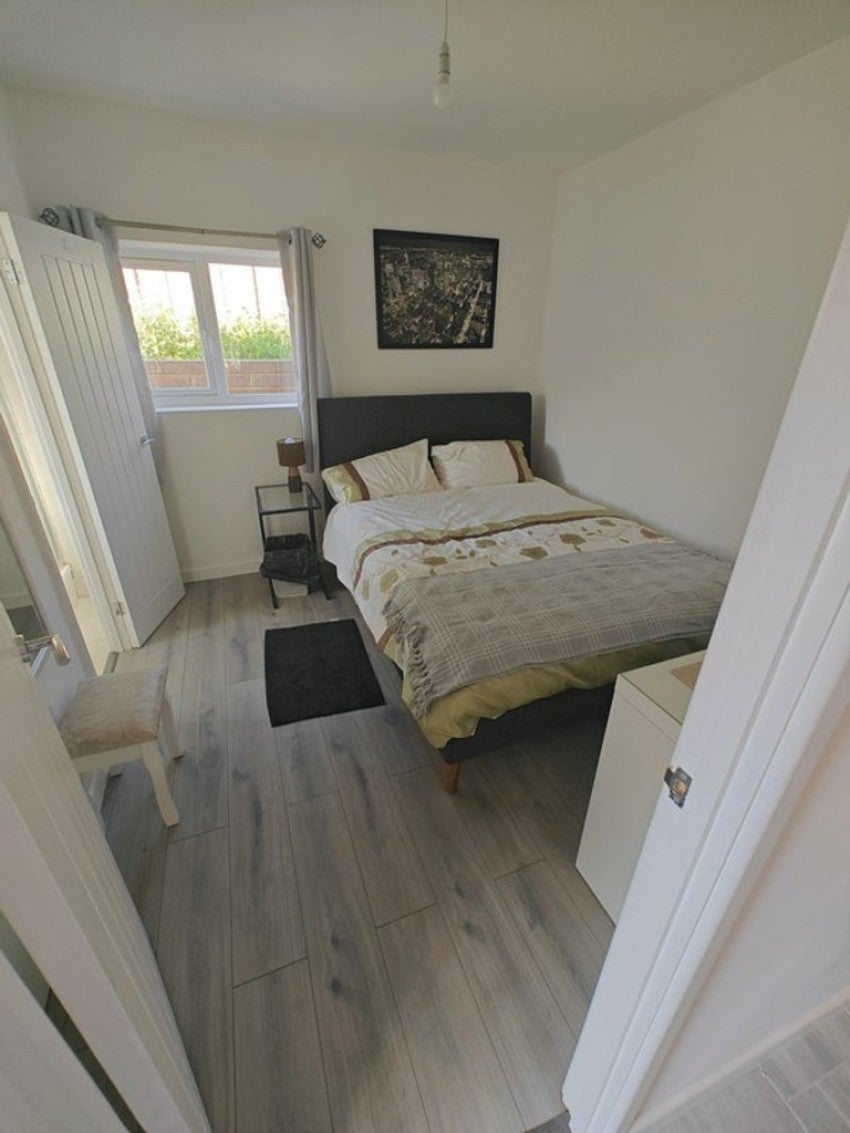 Flat Laburnum Road in Southampton