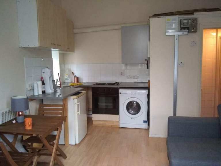 Flat Mazenod Avenue in Greater London