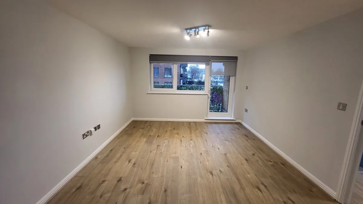 Flat Greenford Avenue in Greater London