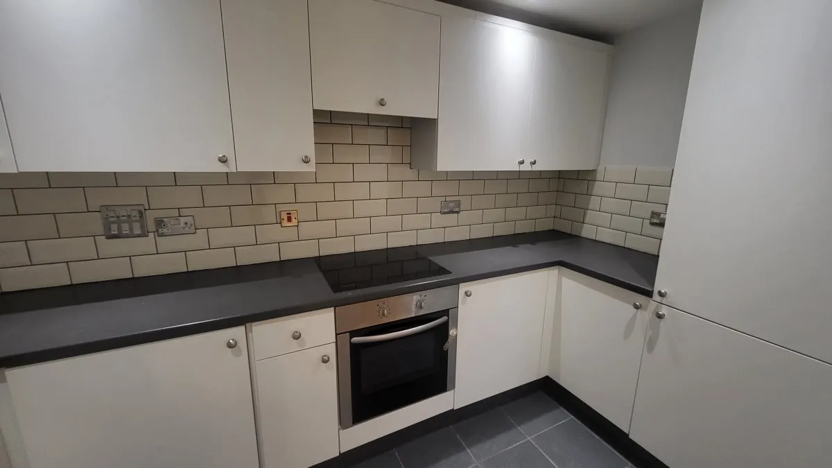 Flat Greenford Avenue in Greater London