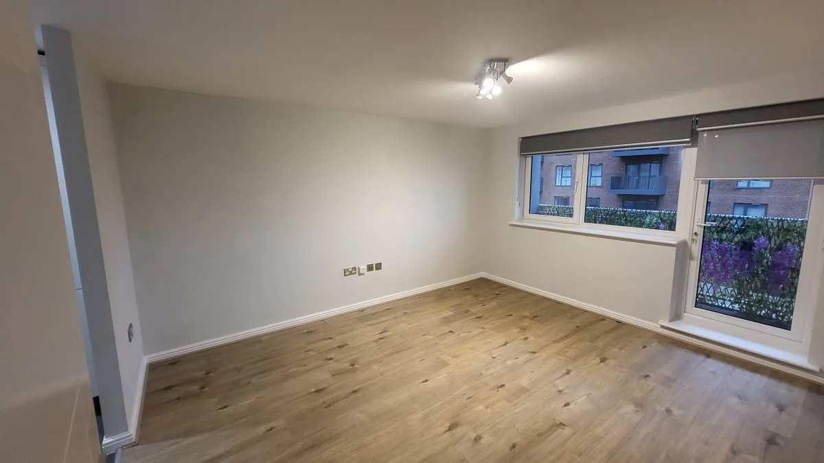 Flat Greenford Avenue in Greater London