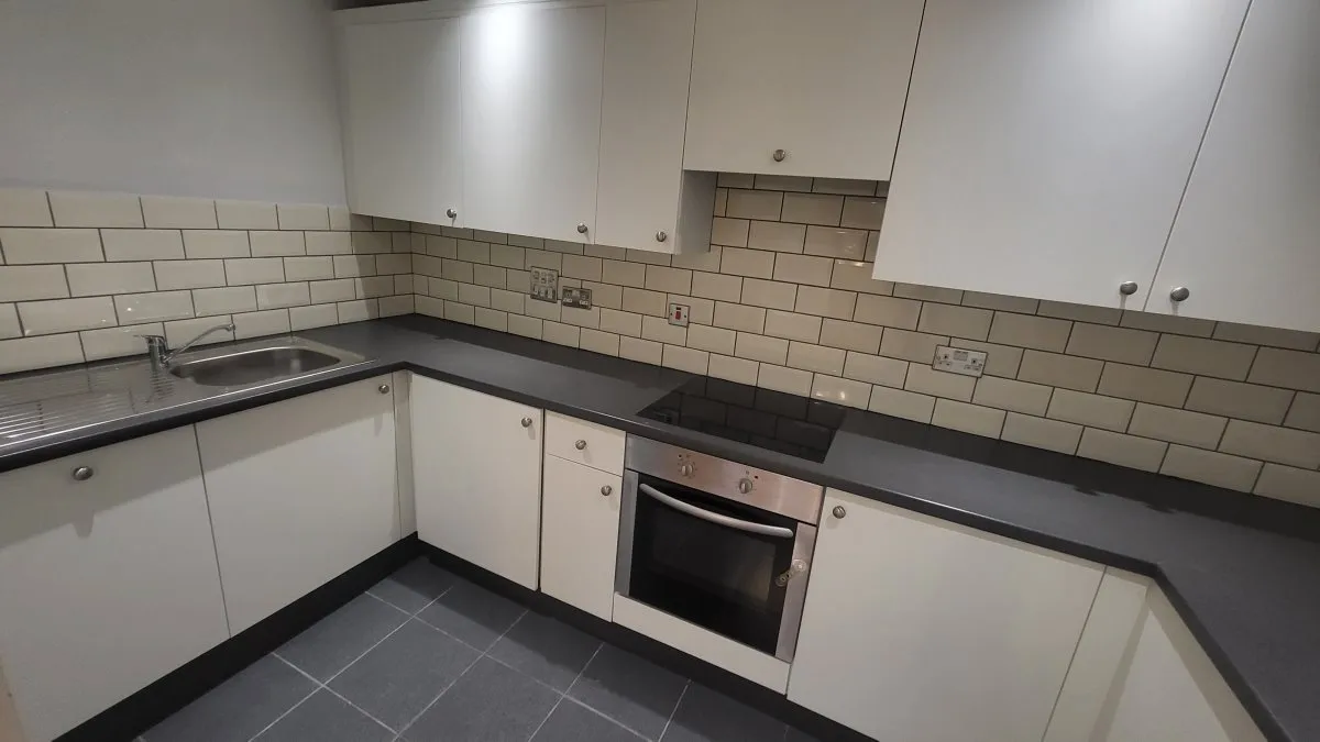 Flat Greenford Avenue in Greater London